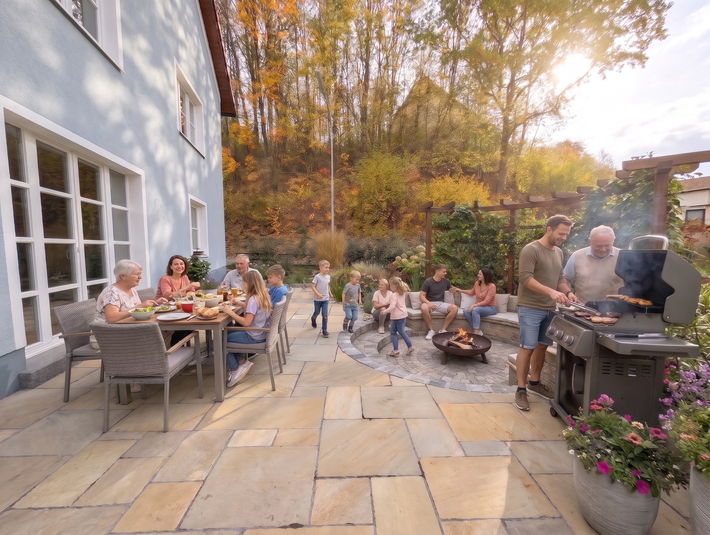 Terrasse mit Natursteinbelag und Feuerstelle